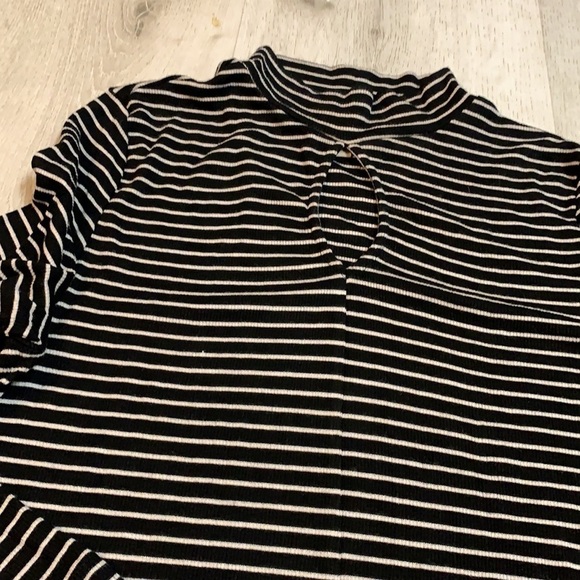 Philosophy Black White‎ Striped Front Key Hole - Picture 8 of 11